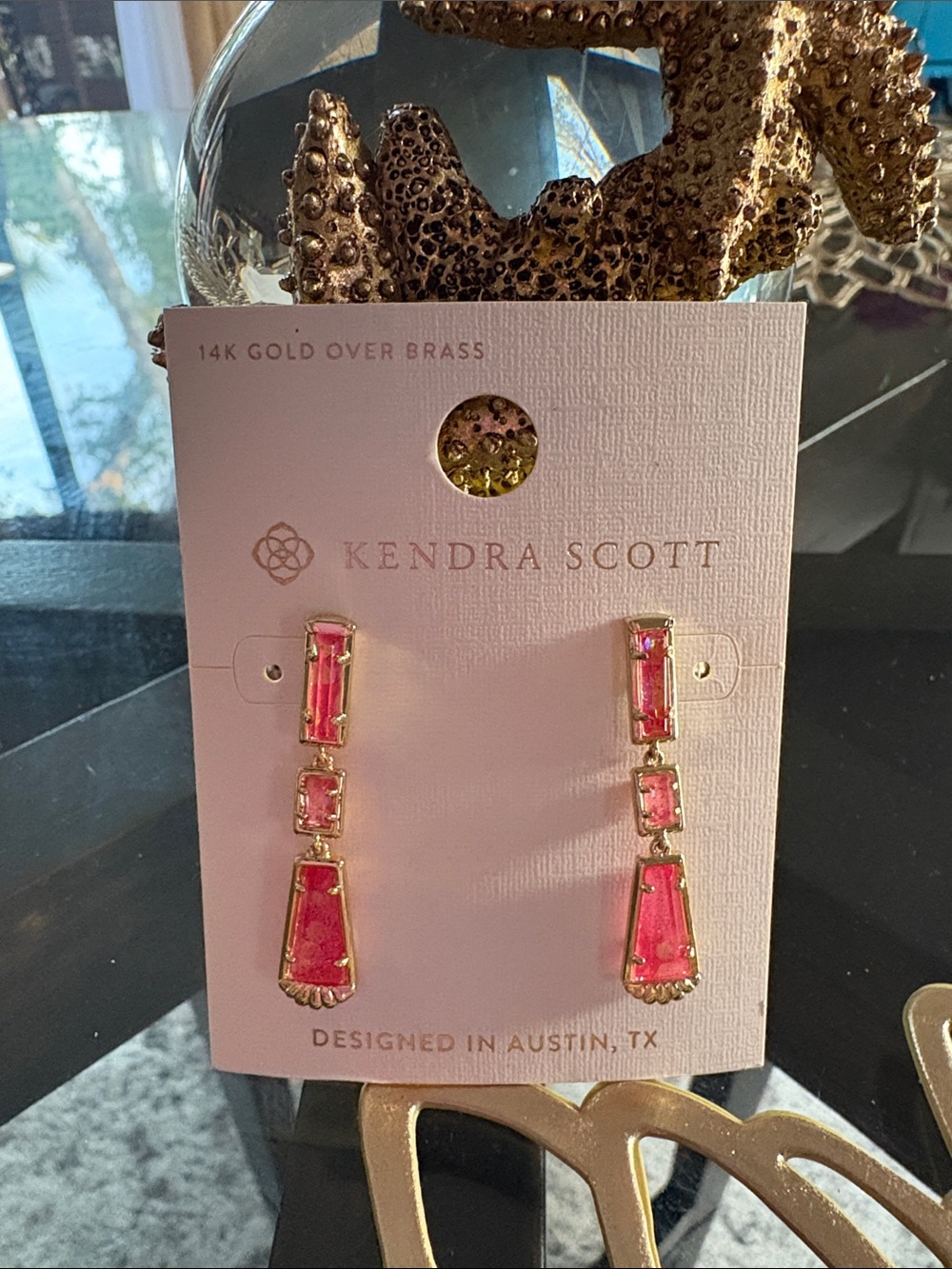 NWT Kendra Scott Gold/ Hot Pink Serena Linear drop earrings - Picture 2 of 6